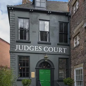 4* Pensión Judges Court